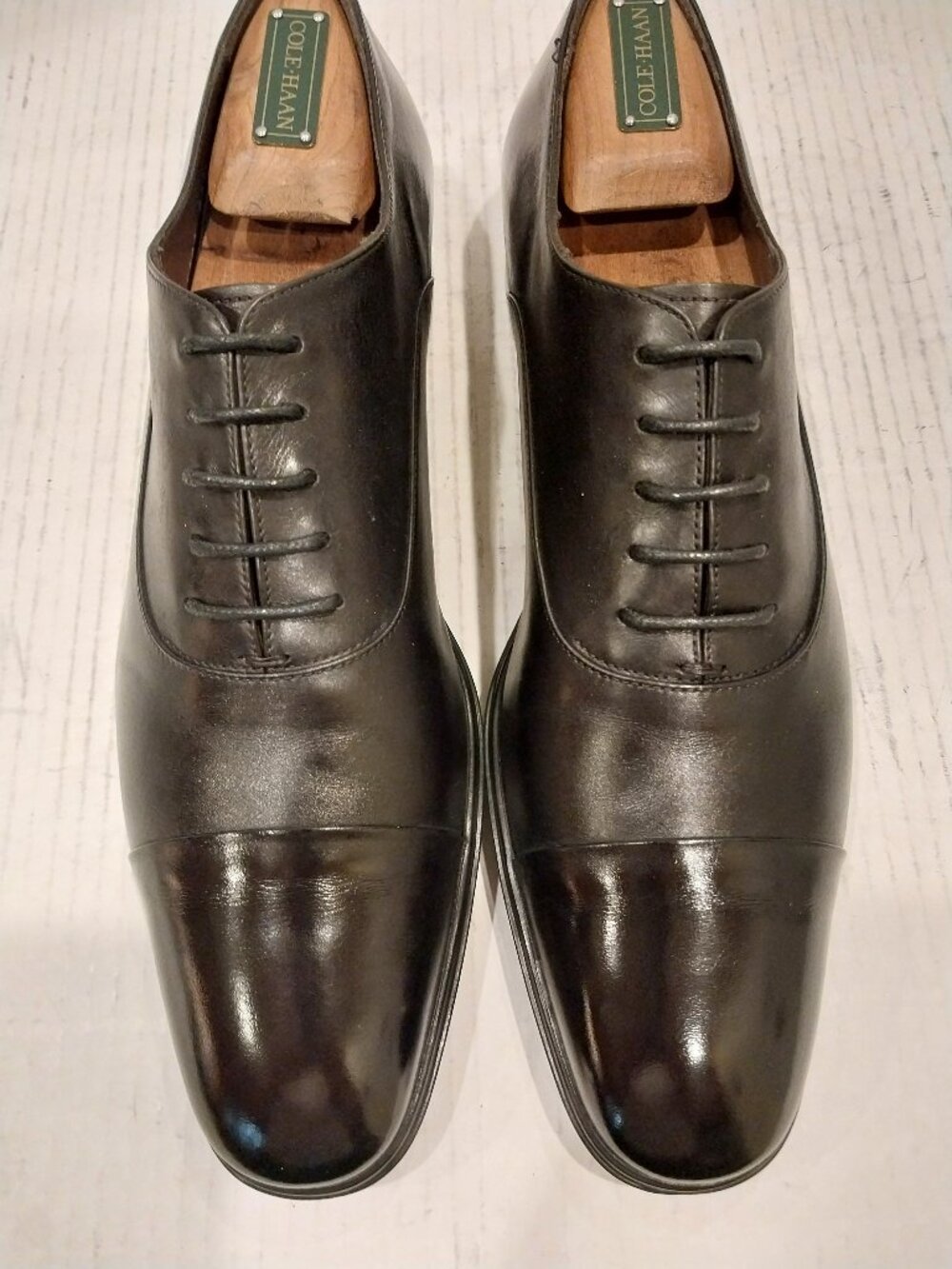 SALVATORE FERRAGAMO men's (SAVE $800) size 9 D black Oxford.